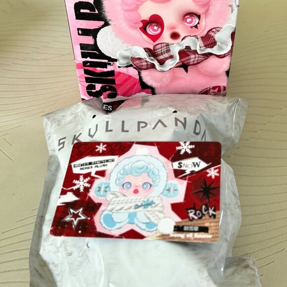 Pop Mart Skullpanda – Winter Symphony Plush “Song of Snow” NIB - Picture 3 of 10